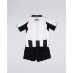 Conjunto Niño Newcastle United 2025/26 Local Conjunto Niño Newcastle United 2025/26 Local
