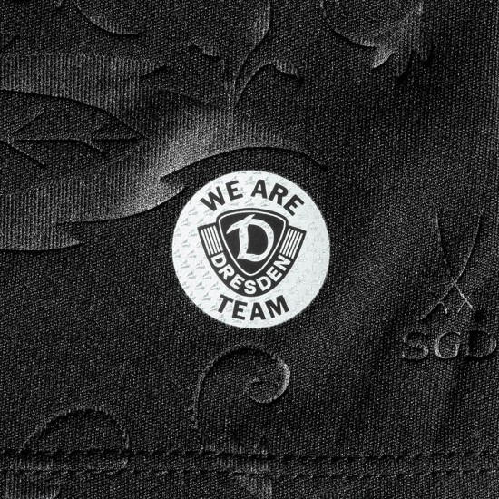 Camiseta Especial Totalmente Negra Dynamo Dresden Niño 2025/26 Camiseta Especial Totalmente Negra Dynamo Dresden Niño 2025/26