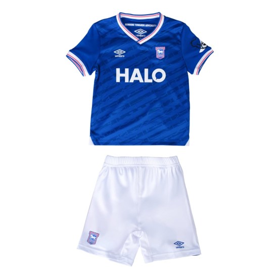 Niño Ipswich Town 2025/26 Kit Local Niño Ipswich Town 2025/26 Kit Local